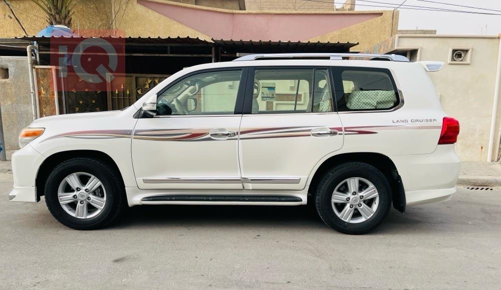 تۆیۆتا لاند کروزەر